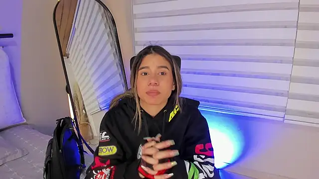 Rachell criss online show from 11/26/25, 04:02