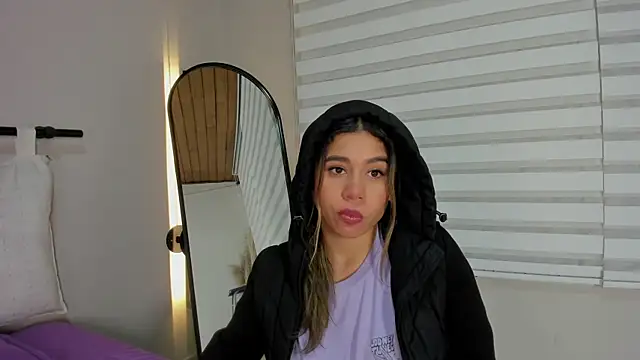 Rachell criss online show from 12/04/25, 04:33