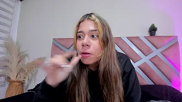 Snapshot of Rachell_criss chatting on 06/02/26, 04:25 Rachell criss online show from 06/02/26, 04:25
