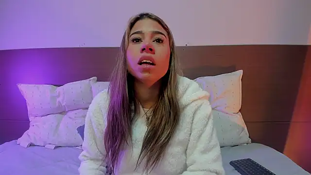 Snapshot of Rachell_criss chatting on 06/11/26, 04:43 Rachell criss online show from 06/11/26, 04:43