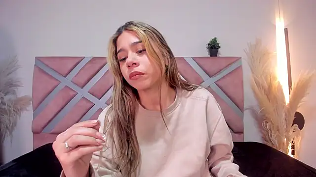 Snapshot of Rachell_criss chatting on 06/23/26, 04:21 Rachell criss online show from 06/23/26, 04:21