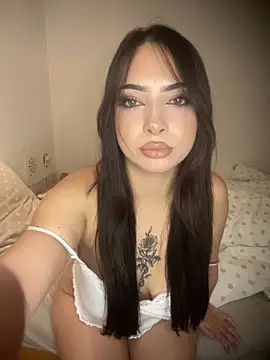 Snapshot of Bella__Booty chatting on 10/17/25, 10:45 Bella Booty online show from 10/17/25, 10:45