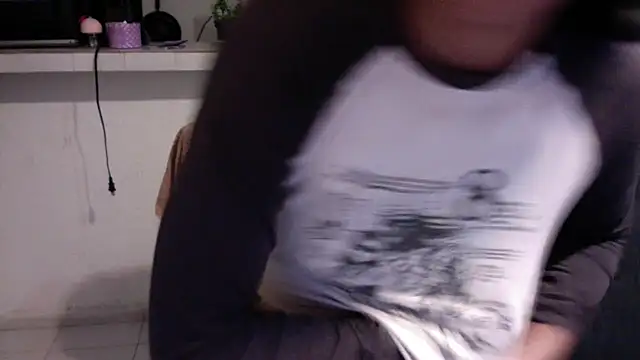 Snapshot of Nia_Desire chatting on 05/27/26, 08:44 Nia Desire online show from 05/27/26, 08:44