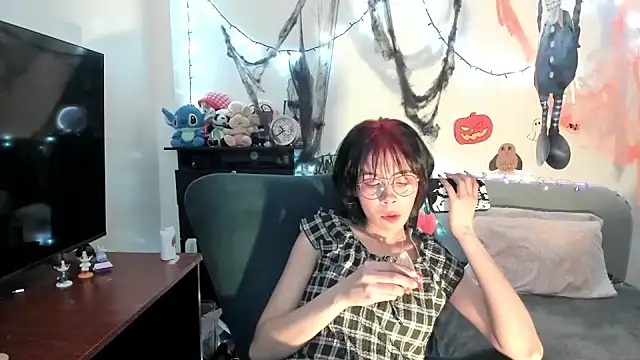 Snapshot of dolliette24 chatting on 10/23/25, 03:50 dolliette24 online show from 10/23/25, 03:50