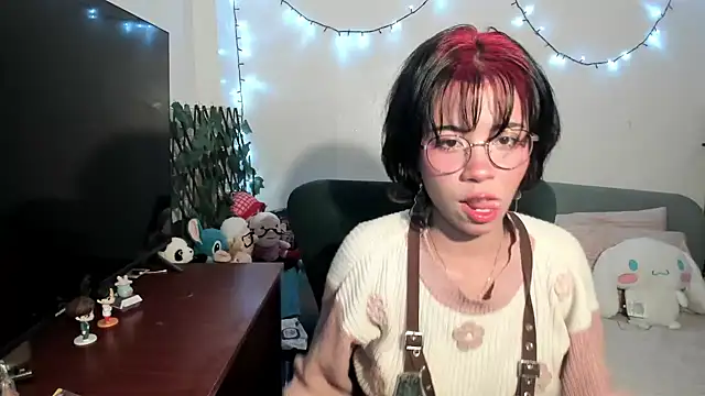 Snapshot of dolliette24 chatting on 11/05/25, 04:23 dolliette24 online show from 11/05/25, 04:23