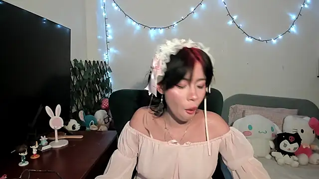 Snapshot of dolliette24 chatting on 11/06/25, 02:34 dolliette24 online show from 11/06/25, 02:34