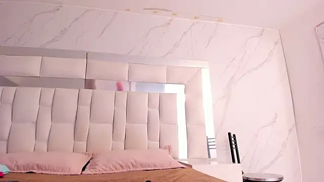 Maia Park online show from 12/21/25, 01:51