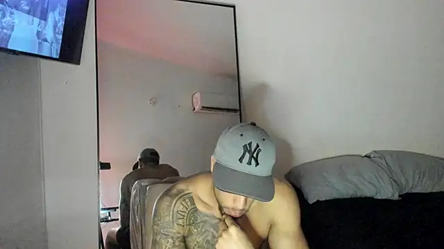 Snapshot of ThiagoLugo chatting on 09/14/25, 06:40 ThiagoLugo online show from 09/14/25, 06:40