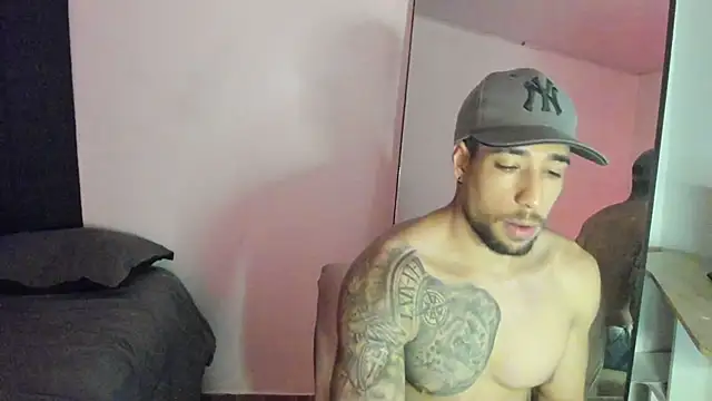 Snapshot of ThiagoLugo chatting on 10/16/25, 05:41 ThiagoLugo online show from 10/16/25, 05:41