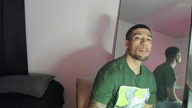 Snapshot of ThiagoLugo chatting on 11/08/25, 11:25 ThiagoLugo online show from 11/08/25, 11:25