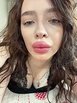 Hannah xBaby online show from 12/18/25, 08:42