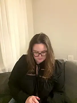 Snapshot of MariaMirabella chatting on 01/05/26, 08:23 MariaMirabella online show from 01/05/26, 08:23