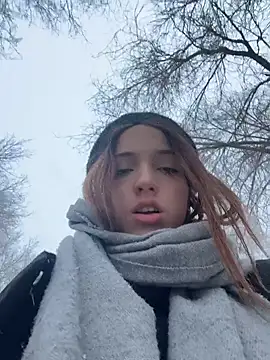 Snapshot of DollyTall chatting on 12/20/25, 09:05 DollyTall online show from 12/20/25, 09:05