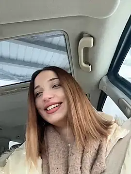 Snapshot of DollyTall chatting on 12/23/25, 08:34 DollyTall online show from 12/23/25, 08:34