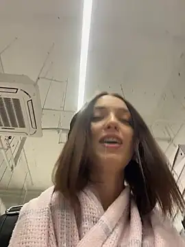 Snapshot of DollyTall chatting on 01/13/26, 09:25 DollyTall online show from 01/13/26, 09:25