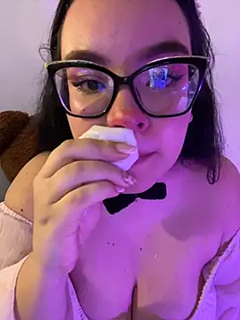 Snapshot of Emily_Taylor2 chatting on 11/01/25, 04:36 Emily Taylor2 online show from 11/01/25, 04:36