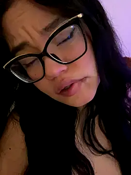 Snapshot of Emily_Taylor2 chatting on 11/06/25, 02:56 Emily Taylor2 online show from 11/06/25, 02:56