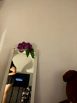 Snapshot of Emily_Taylor2 chatting on 11/14/25, 09:46 Emily Taylor2 online show from 11/14/25, 09:46