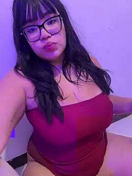 Snapshot of Emily_Taylor2 chatting on 04/28/26, 01:59 Emily Taylor2 online show from 04/28/26, 01:59