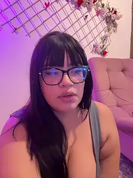 Snapshot of Emily_Taylor2 chatting on 06/16/26, 02:03 Emily Taylor2 online show from 06/16/26, 02:03