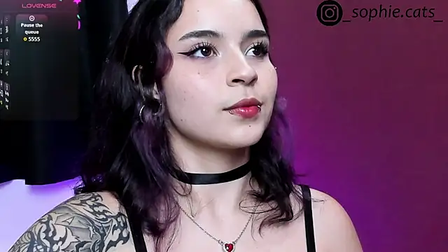 Snapshot of SophieCats chatting on 10/29/25, 11:06 SophieCats online show from 10/29/25, 11:06