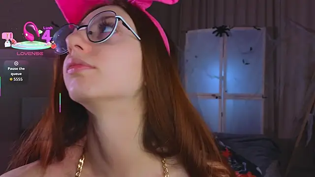 Snapshot of AvrilLeMell chatting on 10/27/25, 10:14 AvrilLeMell online show from 10/27/25, 10:14