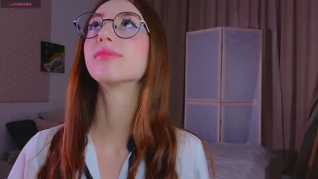 Snapshot of AvrilLeMell chatting on 11/17/25, 10:15 AvrilLeMell online show from 11/17/25, 10:15