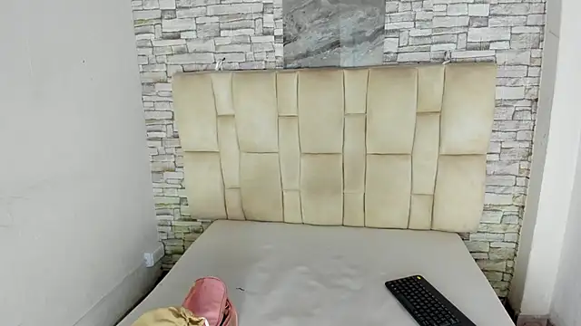 Snapshot of Celesste_doll chatting on 11/18/25, 01:04 Celesste doll online show from 11/18/25, 01:04