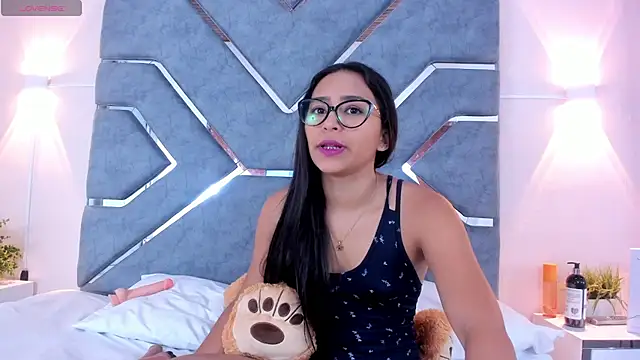 Snapshot of AmyStar1 chatting on 10/13/25, 03:34 AmyStar1 online show from 10/13/25, 03:34