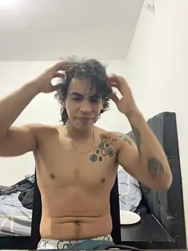 Snapshot of The_amazing_Tyler chatting on 07/04/26, 11:33 The amazing Tyler online show from 07/04/26, 11:33