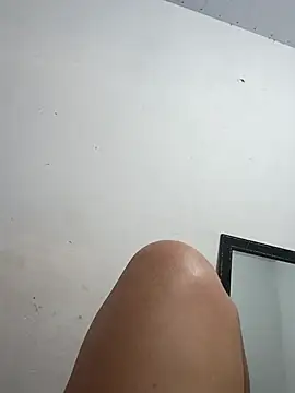 Snapshot of reguetones92 chatting on 09/25/25, 07:39 reguetones92 online show from 09/25/25, 07:39