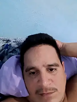 Snapshot of reguetones92 chatting on 04/30/26, 05:41 reguetones92 online show from 04/30/26, 05:41