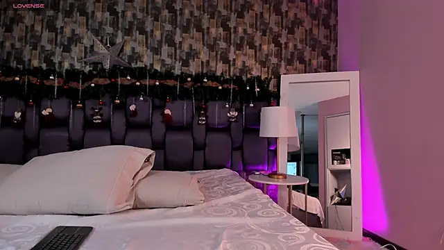 Snapshot of VeraBlazze chatting on 12/15/25, 01:37 VeraBlazze online show from 12/15/25, 01:37