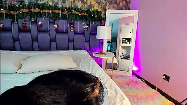 Snapshot of VeraBlazze chatting on 12/17/25, 11:38 VeraBlazze online show from 12/17/25, 11:38