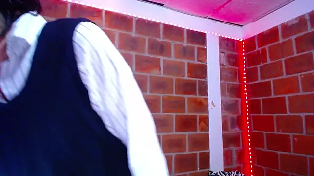 Snapshot of bellamy_094 chatting on 12/15/25, 08:35 bellamy 094 online show from 12/15/25, 08:35