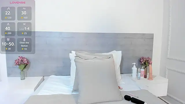 sunnyWhitee online show from 10/31/25, 07:26