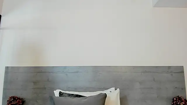 sunnyWhitee online show from 03/09/26, 07:07