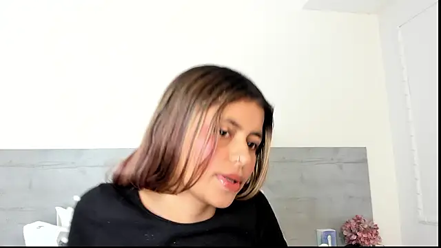 sunnyWhitee online show from 03/20/26, 03:06