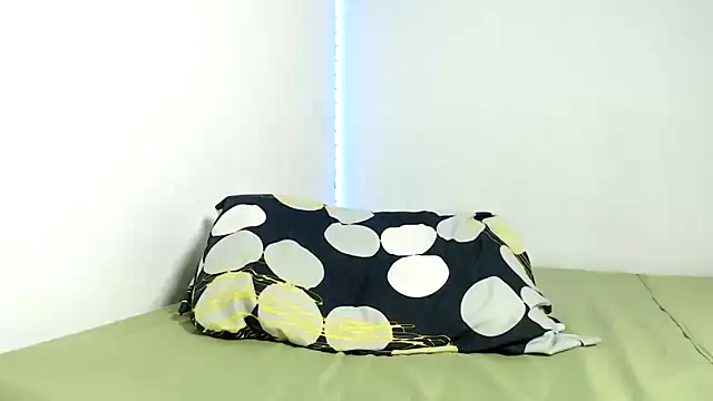 Snapshot of IsaXander743 chatting on 10/02/25, 02:51 IsaXander743 online show from 10/02/25, 02:51