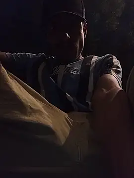 Snapshot of IsaXander743 chatting on 11/16/25, 11:21 IsaXander743 online show from 11/16/25, 11:21