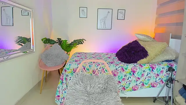 Snapshot of LusyKitty chatting on 09/19/25, 03:02 LusyKitty online show from 09/19/25, 03:02