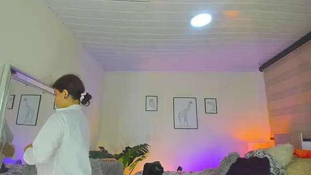 Snapshot of LusyKitty chatting on 10/14/25, 02:51 LusyKitty online show from 10/14/25, 02:51