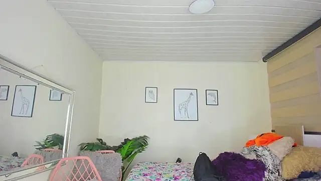 Snapshot of LusyKitty chatting on 10/15/25, 03:01 LusyKitty online show from 10/15/25, 03:01