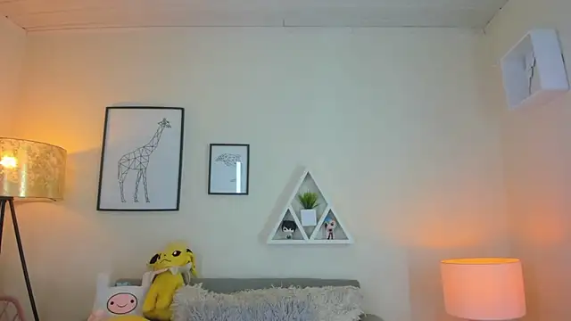 Snapshot of LusyKitty chatting on 12/15/25, 03:27 LusyKitty online show from 12/15/25, 03:27