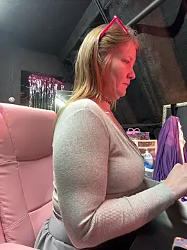 Snapshot of bigb00tycass chatting on 12/16/25, 07:41 bigb00tycass online show from 12/16/25, 07:41