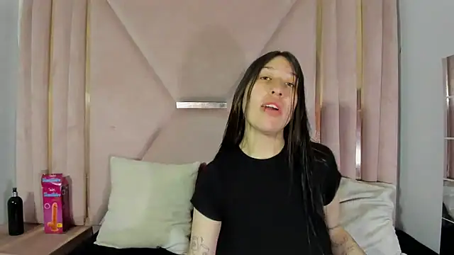 Snapshot of venusmorgan chatting on 09/18/25, 03:47 venusmorgan online show from 09/18/25, 03:47