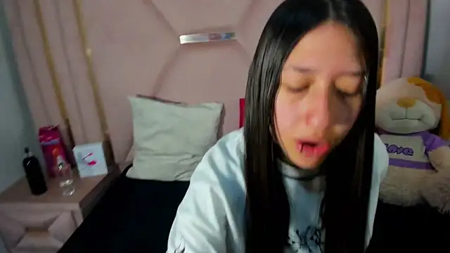 Snapshot of venusmorgan chatting on 10/06/25, 04:37 venusmorgan online show from 10/06/25, 04:37