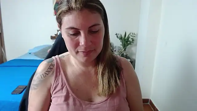 Snapshot of Secret_Bella chatting on 11/18/25, 11:25 Secret Bella online show from 11/18/25, 11:25