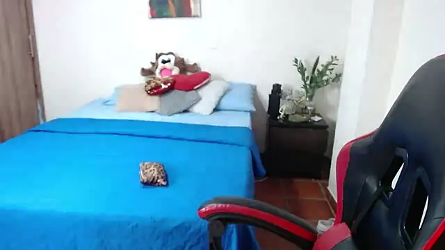 Snapshot of Secret_Bella chatting on 11/25/25, 12:16 Secret Bella online show from 11/25/25, 12:16