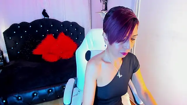 Snapshot of Trinityy__ chatting on 11/22/25, 06:29 Trinityy online show from 11/22/25, 06:29